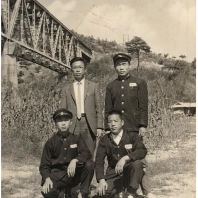 권오진씨의 큰아드님과 친구들 사진
