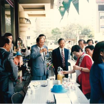1993년 안동-여의도동 자매결연 농산물직판장 김휘동군수 방문