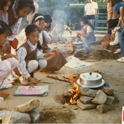 1988년 6월17~18일 원천국민학교 보이ㆍ걸스카웃트 야영캠프 밥짓기(3)