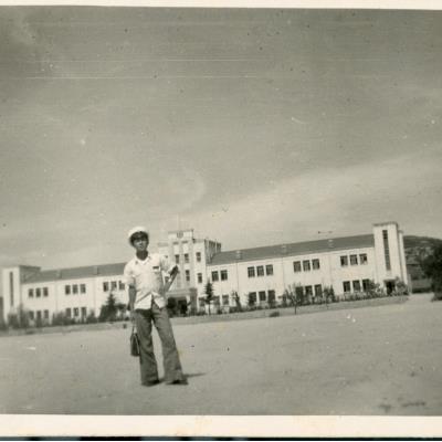 1957년 안동중학교 본관 앞