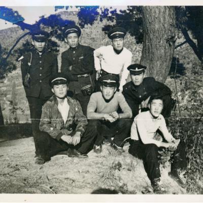 1959년 동기들과 무릉에서 찍은 모습
