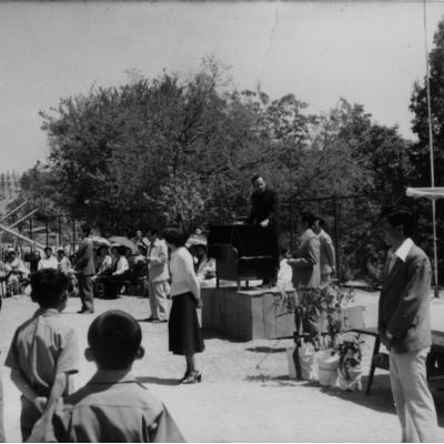 천주교 안동교구 두봉 주교 안동농아학교 행사 참석 1972년