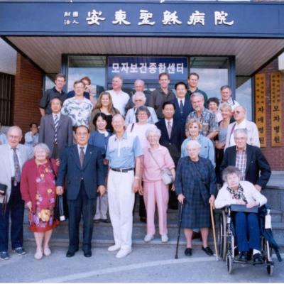 성소병원 1999년_내한한 선교사 가족들