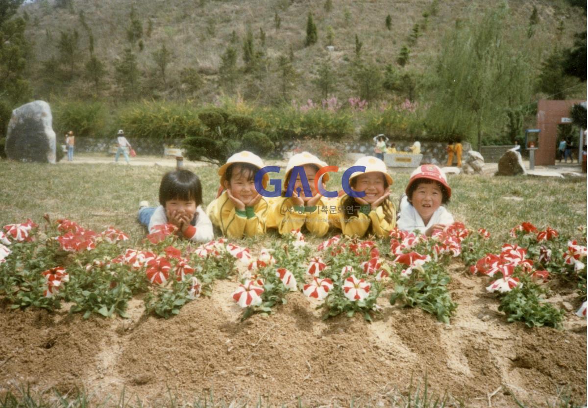 1985년경 상지유치원 안동댐인근 소풍 작은그림