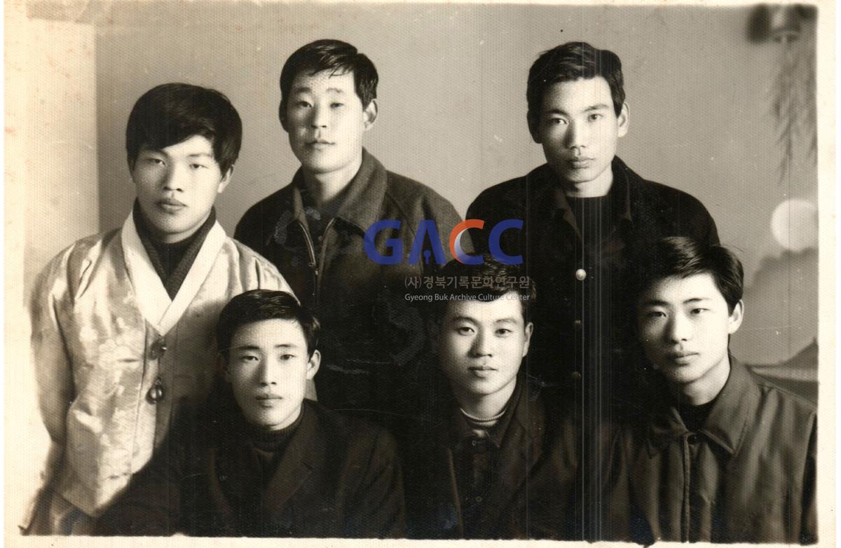 권오진씨의 큰아드님(우측 하단)과 동네 친구들 사진 작은그림