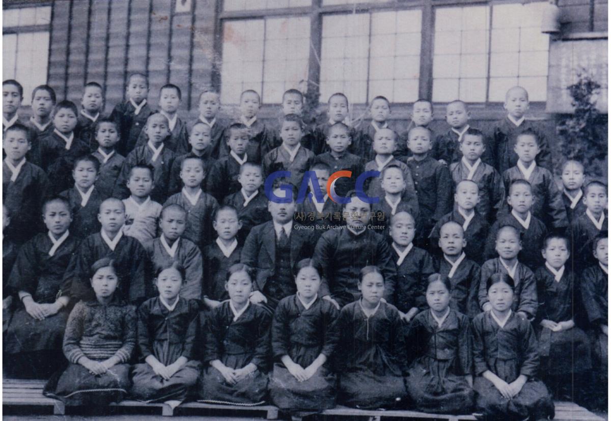 예안국민학교 1939년 졸업사진(신규원 선생님 부친 졸업식 사진) 작은그림