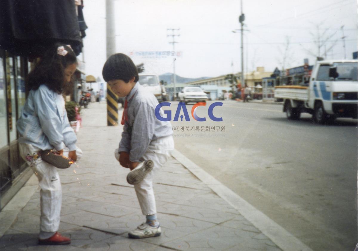 1988년 4월 용상동 거리의 닭싸움(2) 작은그림