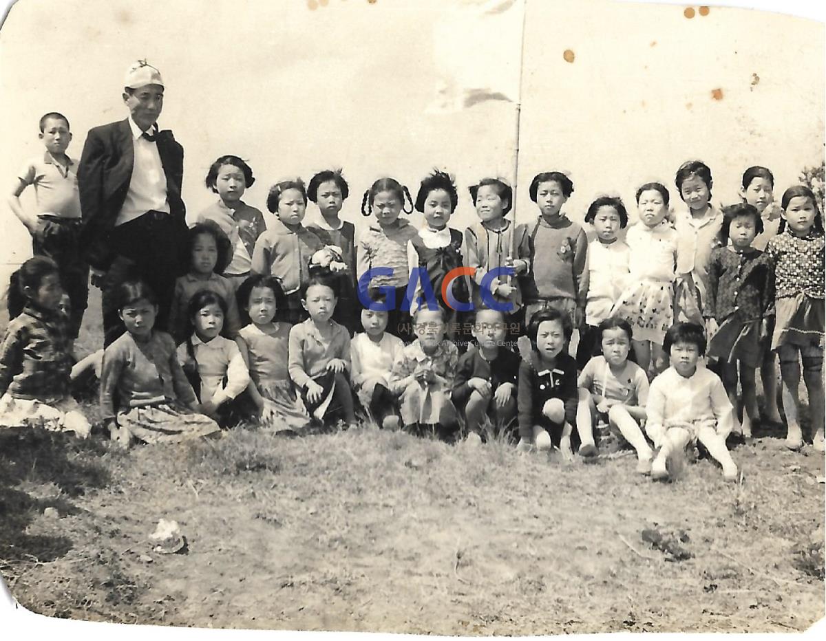 1967년 5월 동해국민학교 소풍 단체사진 작은그림