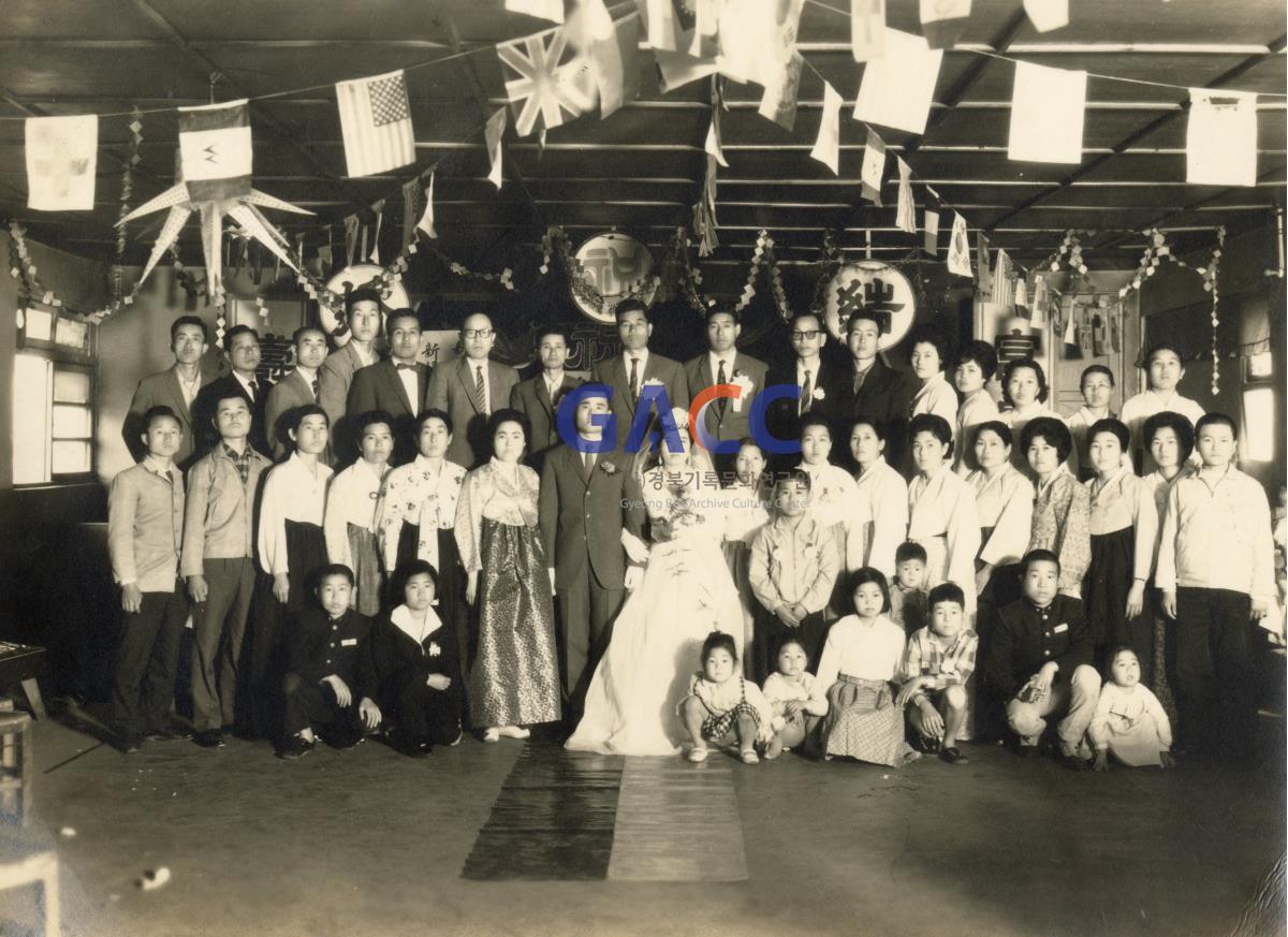 1965년 부산 동래예식장에서 치러진 결혼식 작은그림