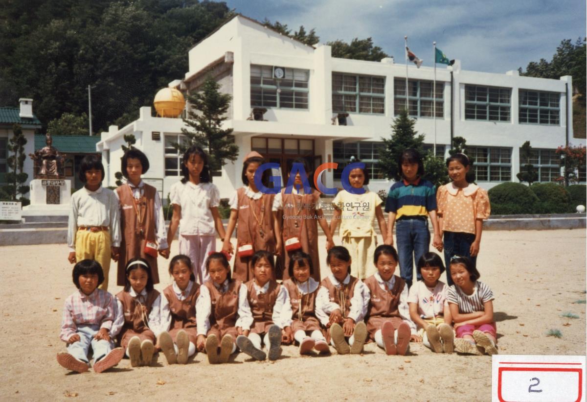 1988년 6월17~18일 원천국민학교 걸스카웃트 야영캠프 단체사진 작은그림
