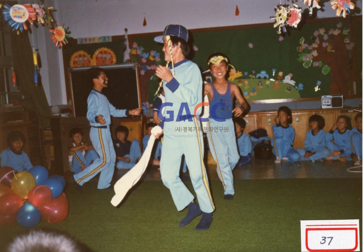 1988년 6월17~18일 원천국민학교 보이ㆍ걸스카웃트 야영캠프 장기자랑(1) 작은그림