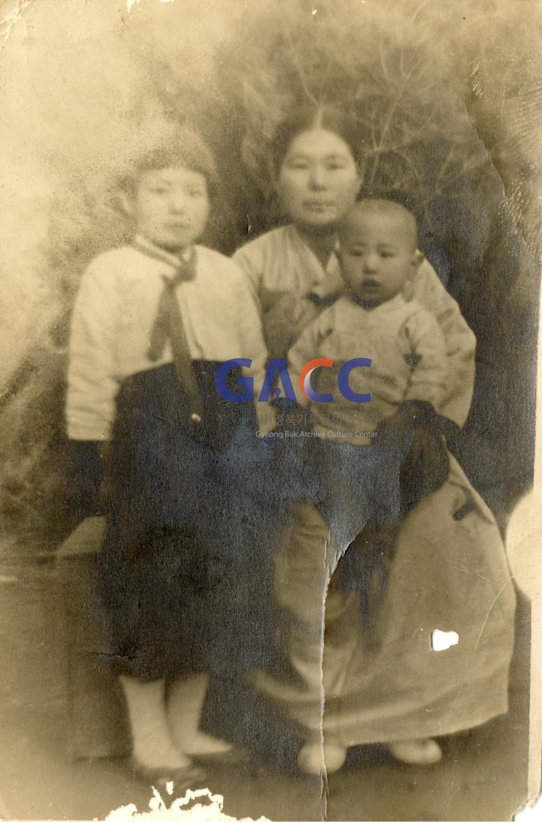 1950년대 어머니와 남동생 작은그림