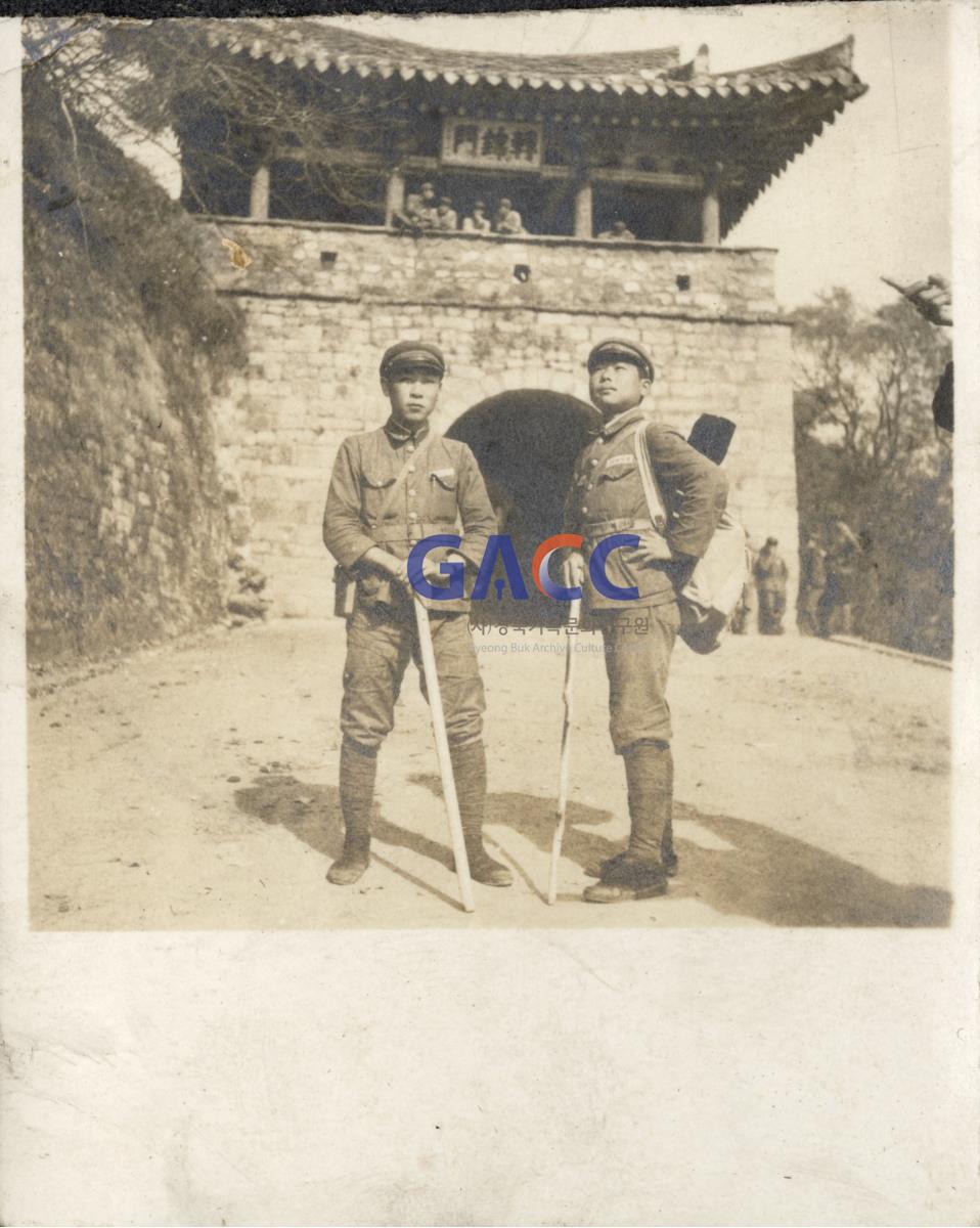 1941년 평양 전금문 앞에서 작은그림