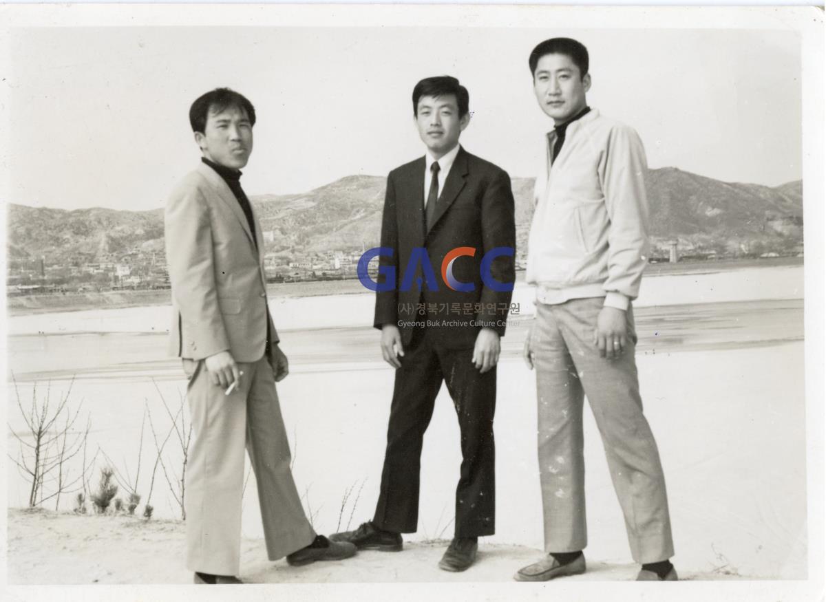 1968년경 이상호 씨의 친구들과 작은그림