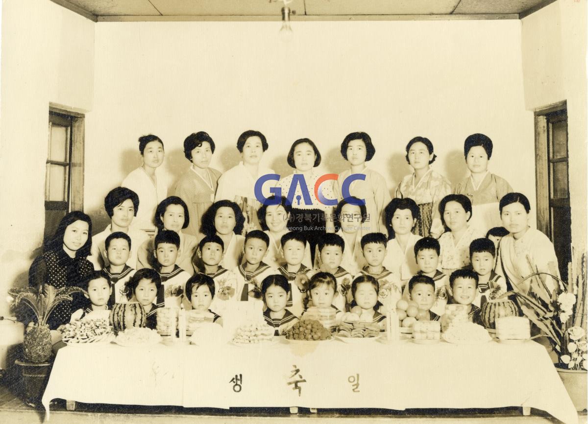 1970년 예천유치원 행사 작은그림