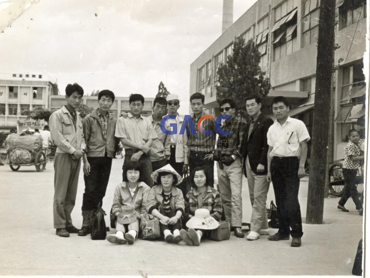 경북대학교 재학시절 친구들과 함께 작은그림