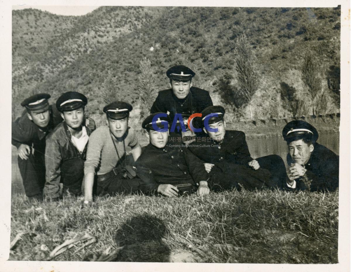 1959년 동기들과 무릉에서 찍은 모습 작은그림