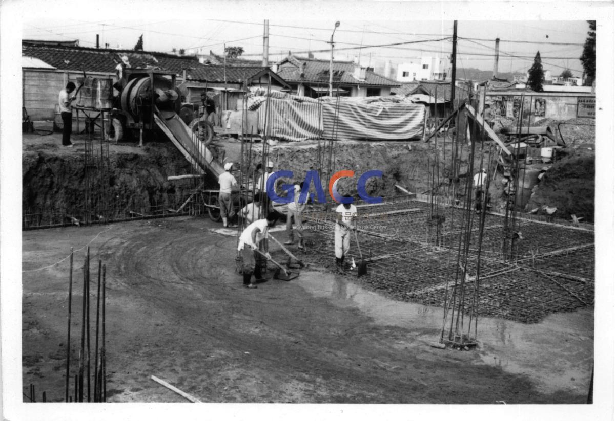 가톨릭 상지대학교 마리스타학생회관 건축현장 1975년 작은그림