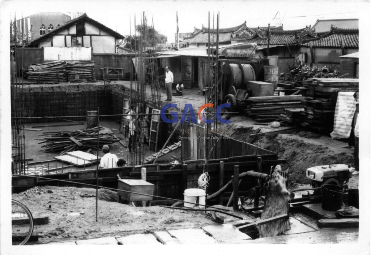 가톨릭 상지대학교 마리스타학생회관 건축현장 1975년 작은그림