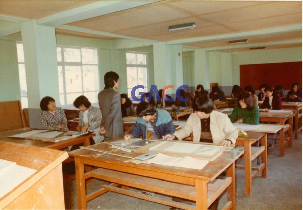 가톨릭 상지대학교 응용미술과 수업 1970년대 작은그림