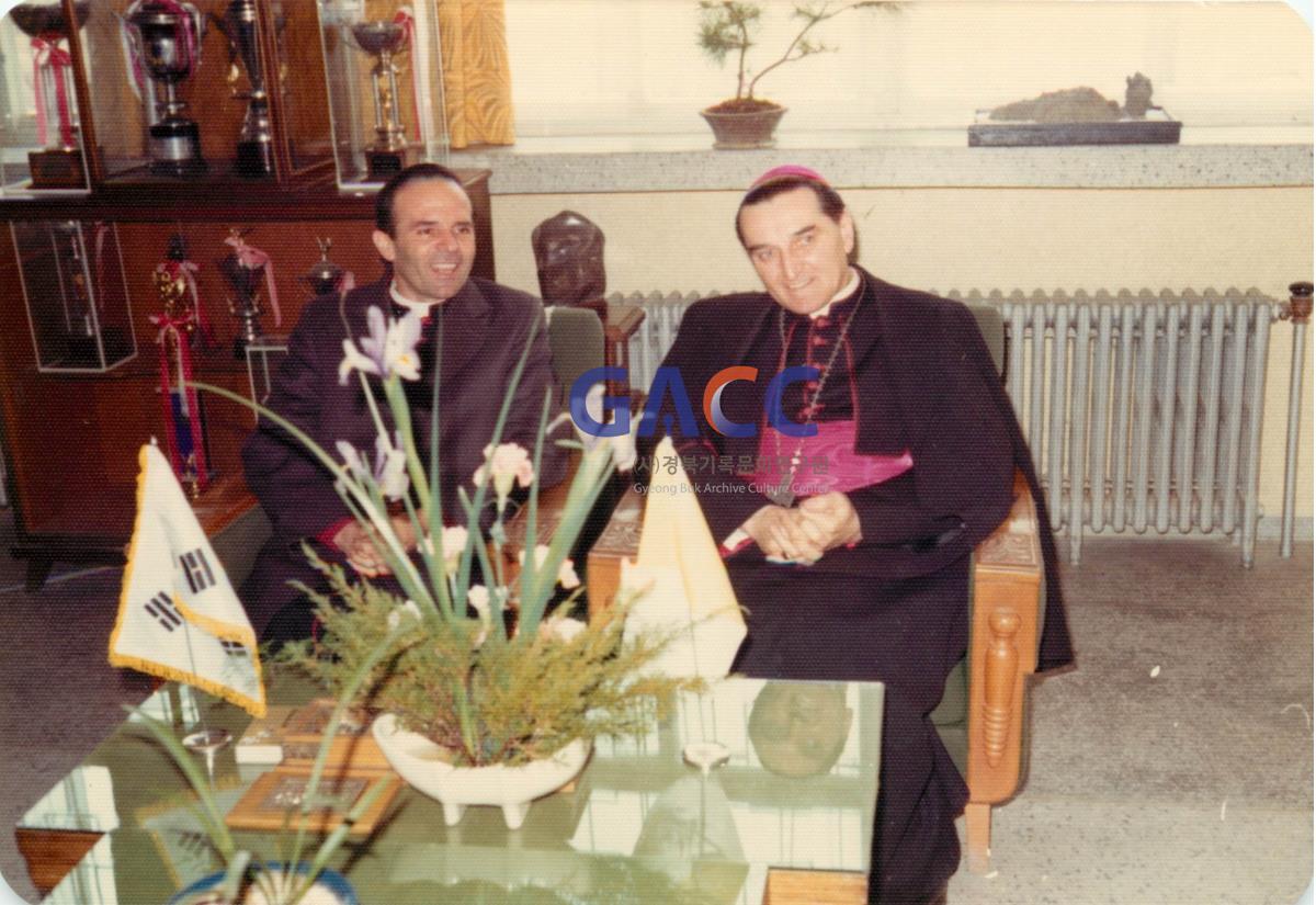 안동교구청 사목국 교황대사 루이지 도세나 대주교 안동방문 1977년 작은그림