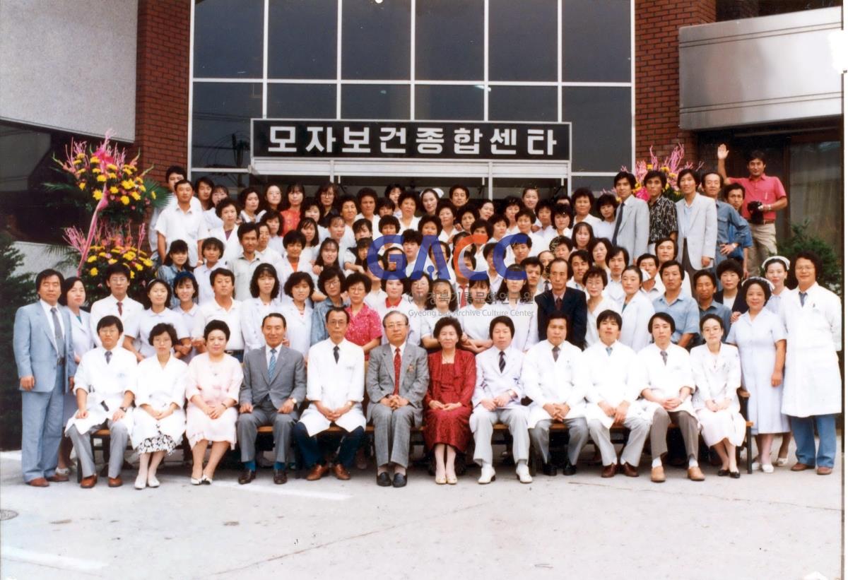 성소병원 1989년_9월_9일_정복득 원장 퇴임 및 박창희 원장 취임 기념 직원 일동 작은그림