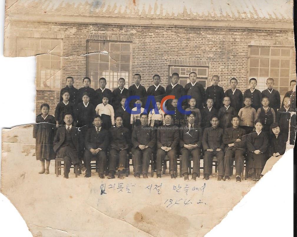 1944년 만주 용정국민학교 학생 단체사진 작은그림