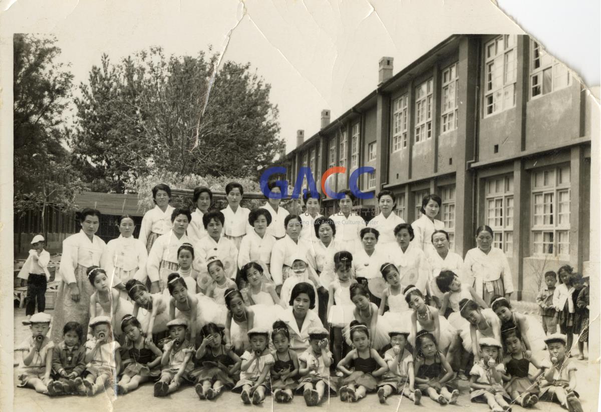 1967년 안동초등학교 학예무용발표회(1) 작은그림
