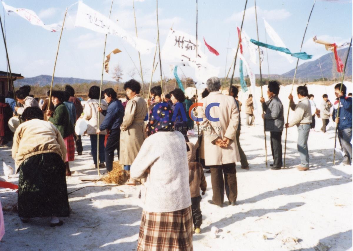 1985년 11월24일 추수감사제 및 농민대회(다인천주교회) 작은그림