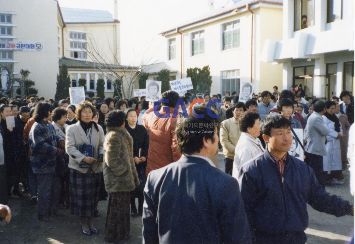 1987년 3월2일  故박종철군 추모제 및 고문 규탄대회(남성동 천주교회) 작은그림