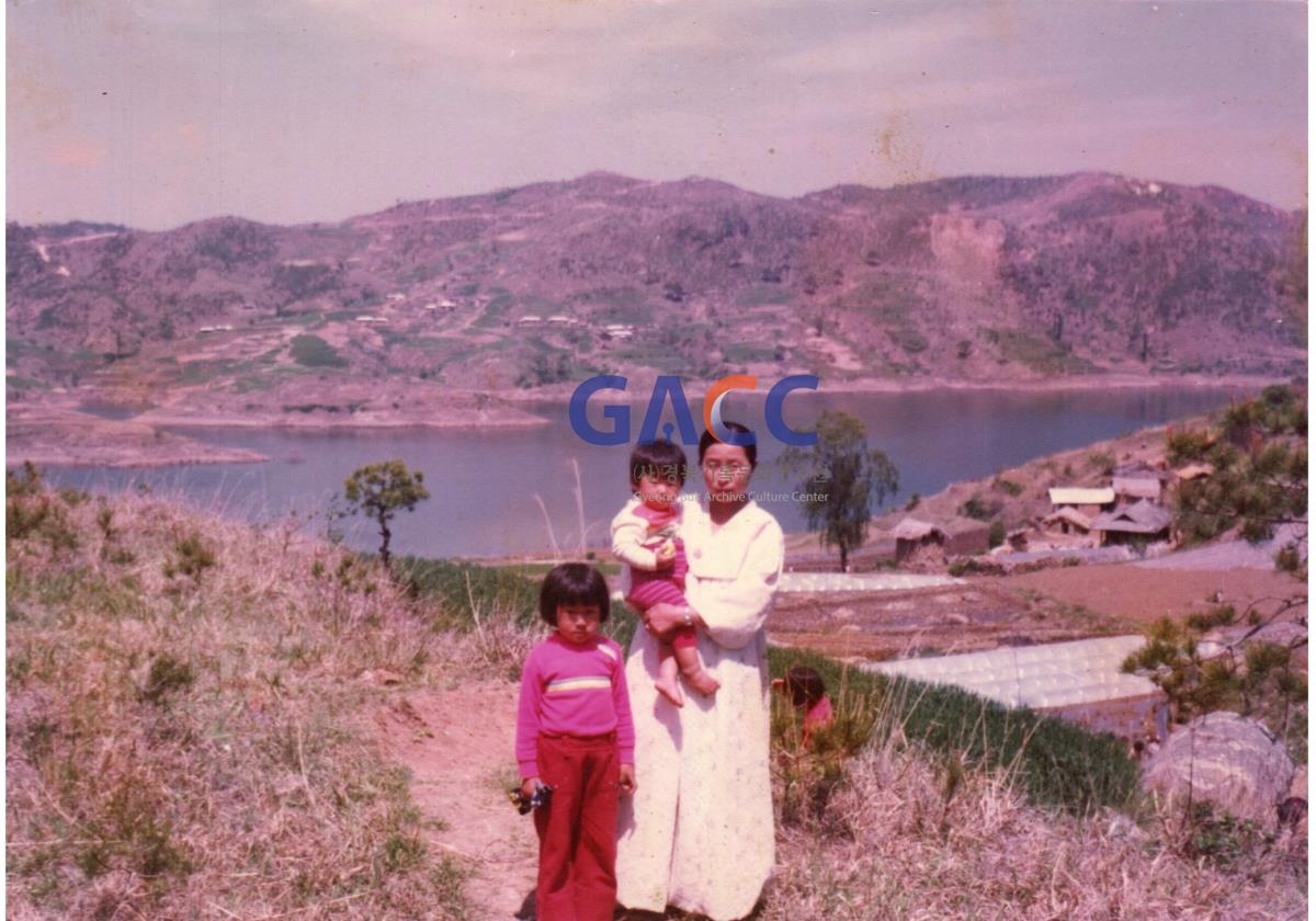 대동국민학교 소풍날 도시락 싸들고 따라갔을 때 자곡에서 찍은 사진 작은그림