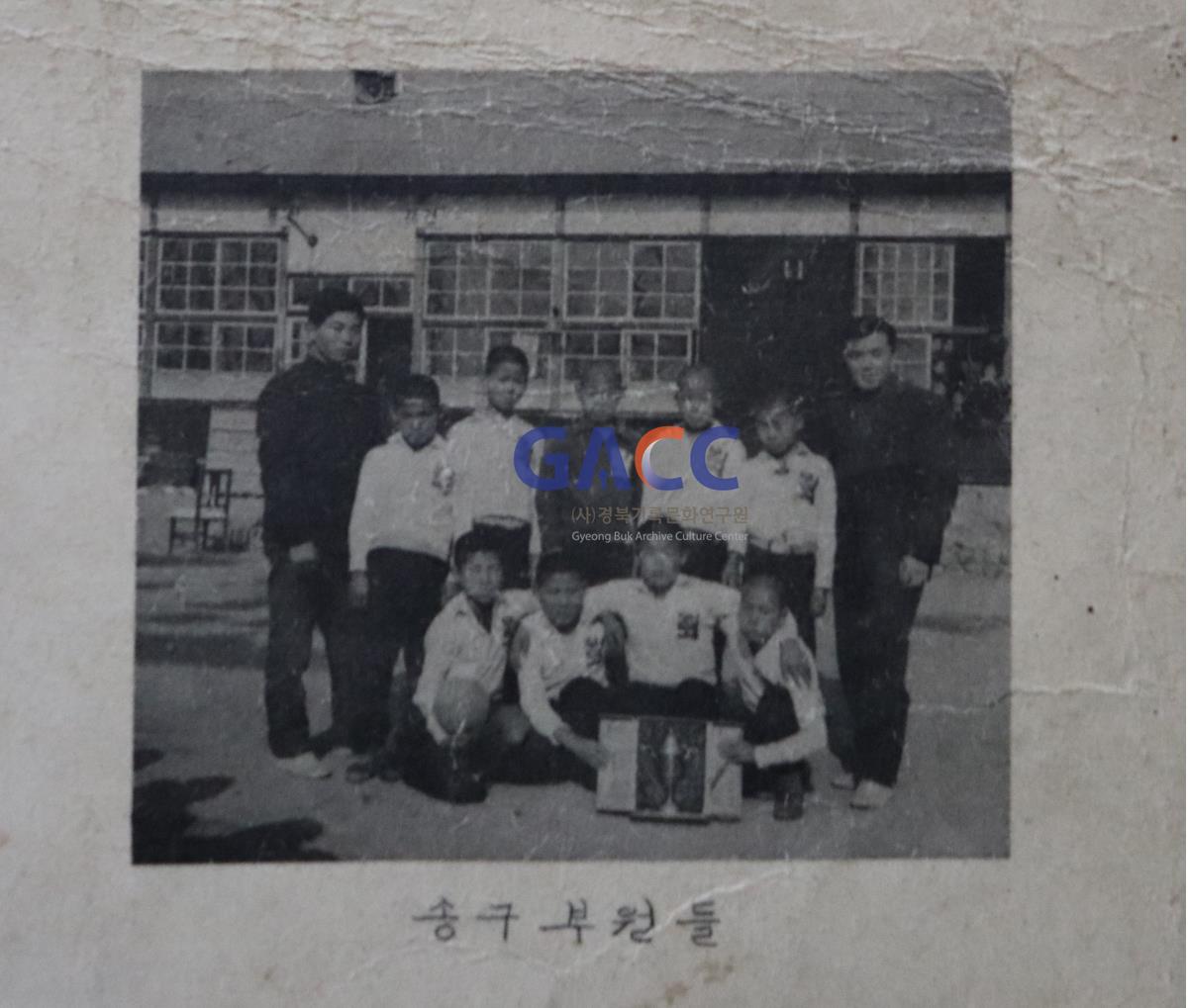 월곡초등학교 졸업사진 송구반(농구부 선수였던 권봉일) 작은그림