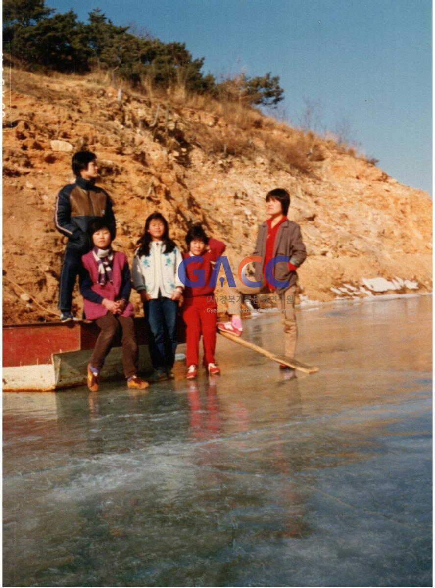 안동댐 건설 후 겨울-안동호 물이 얼었다 작은그림