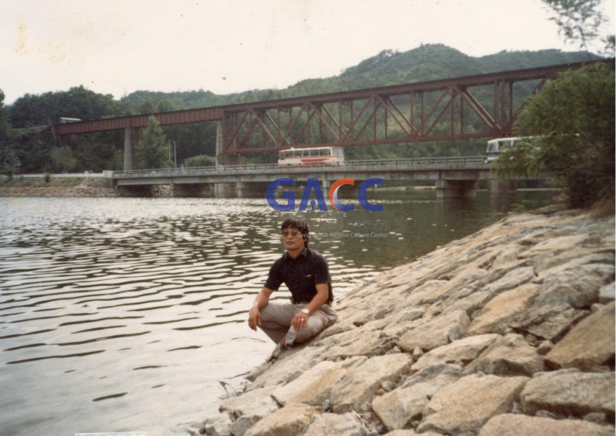 1978년경 안동댐 성락교앞에서 작은그림