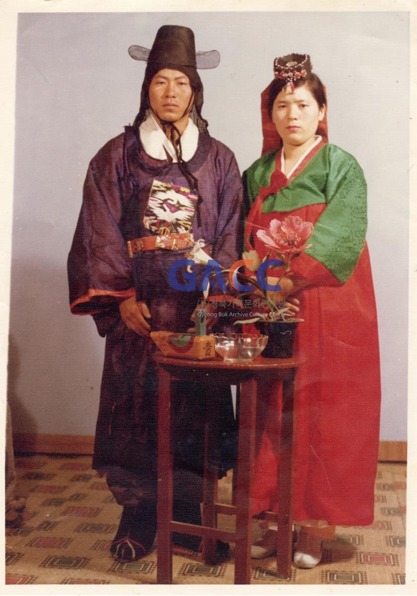 1977년 임동 청파사진관에서 찍은 결혼사진 작은그림